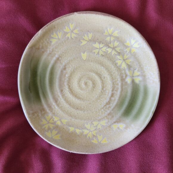 Garden Ridge Pottery Yellow Flower 5" Salad Dessert Plates Set of 2 Tan Green - Picture 4 of 8